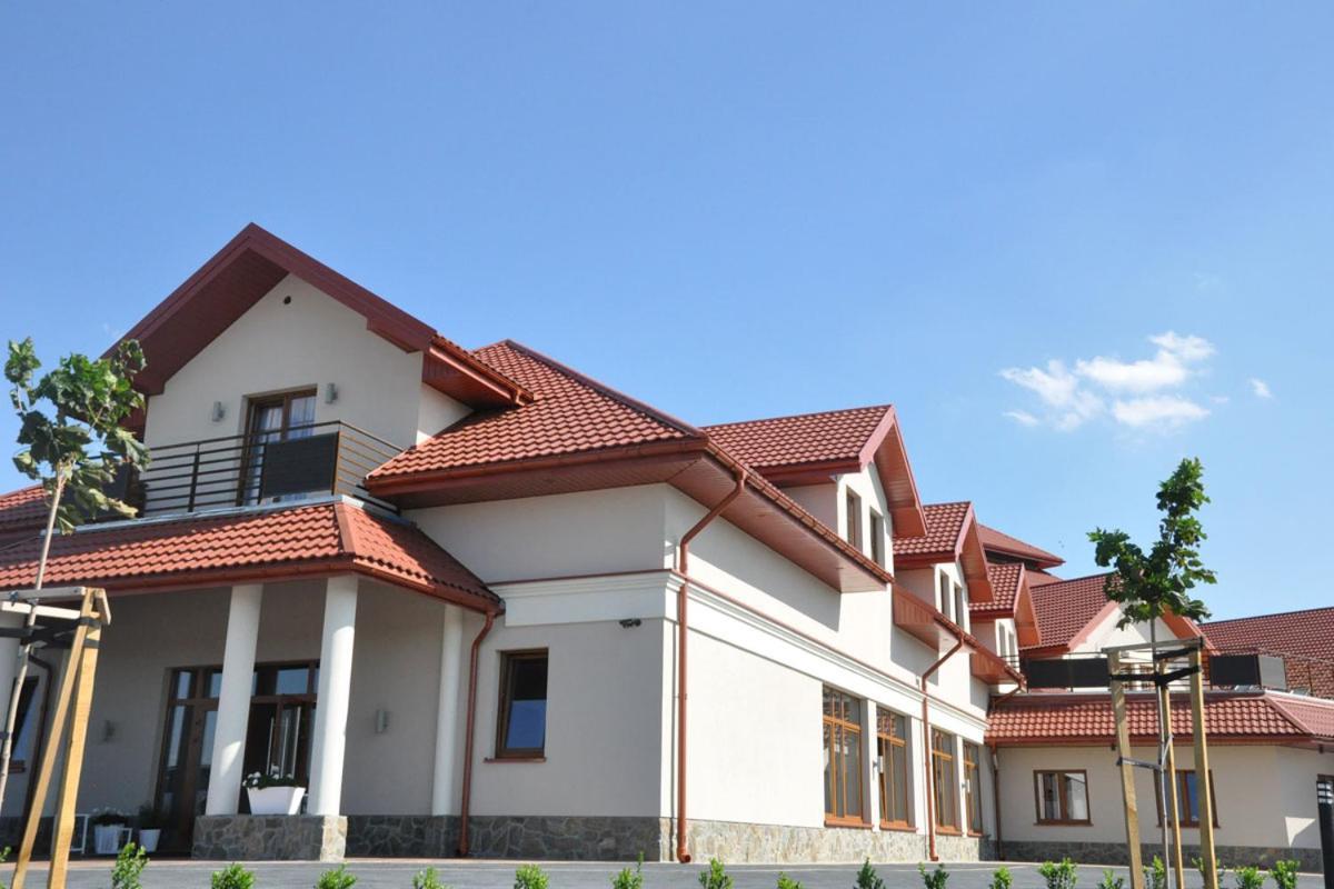 Malinowy Dwór Wieluń Exterior foto